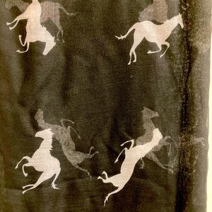 🔥 4 for $20 🔥 Large scarf with horse print NIP